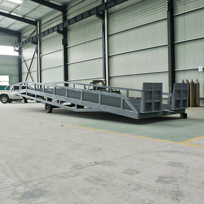 廣東廣州增城區(qū)12噸登車橋集裝箱卸貨坡道過橋定制