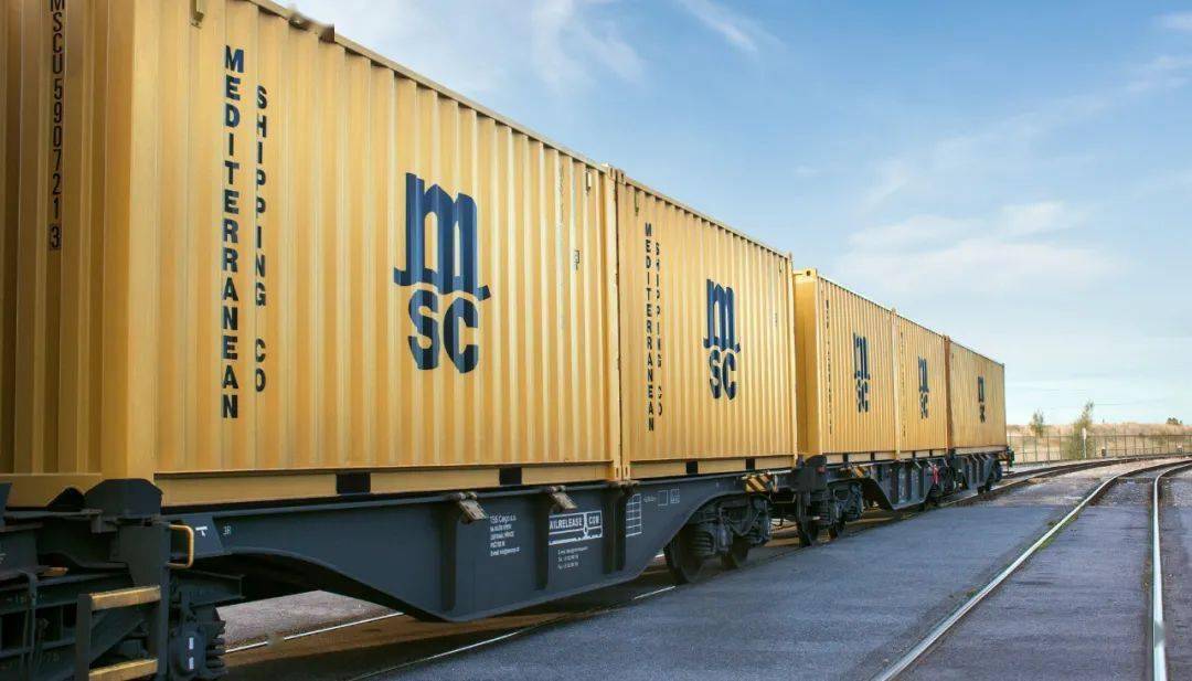 5月中旬,第一批地中海航運集裝箱通過地中海航運列車,從俄國的東方港